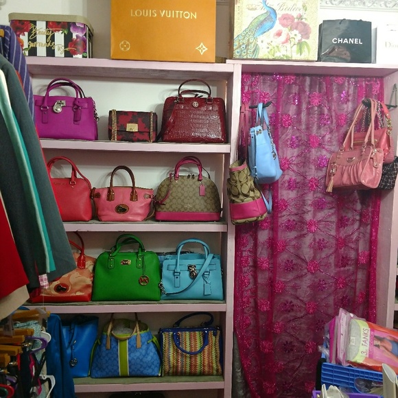 Help me, I'm poor! ๐ cleaning my REAL closet - Picture 5 of 6